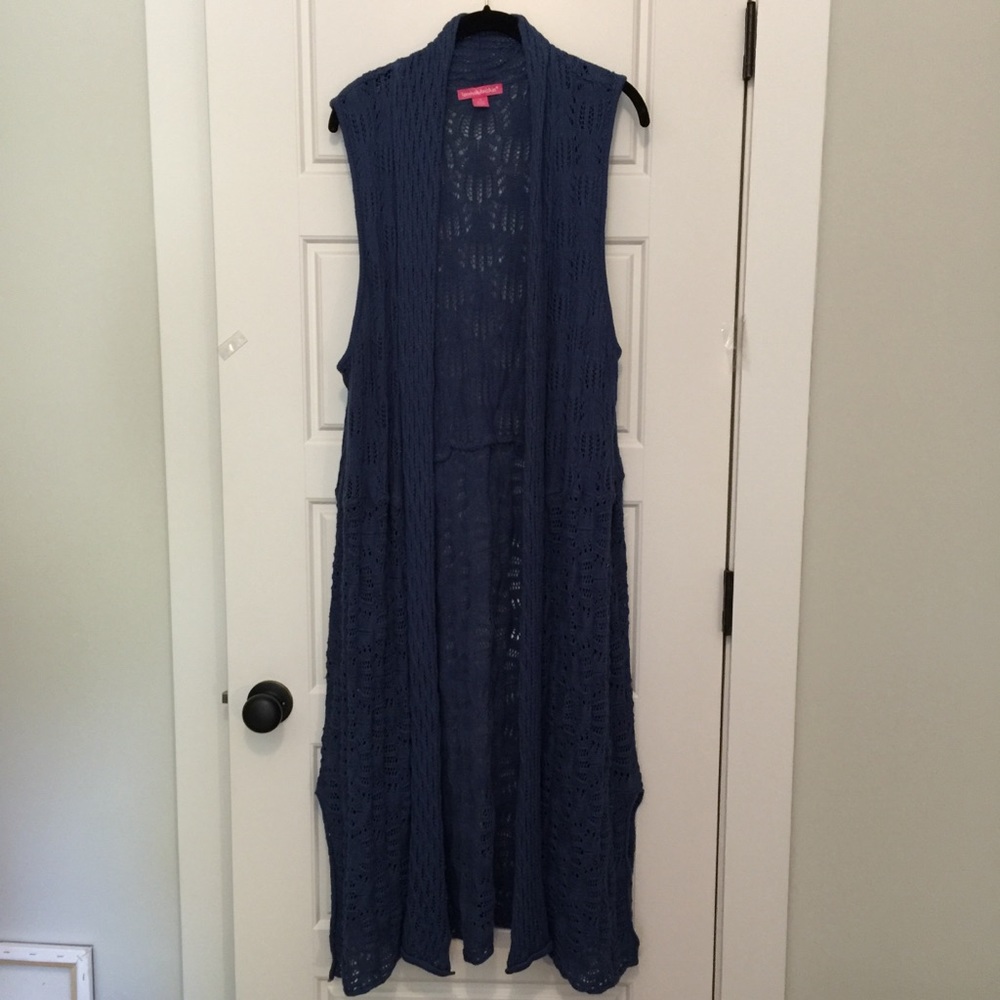 1x 22/24 navy blue sweater vest. EUC.